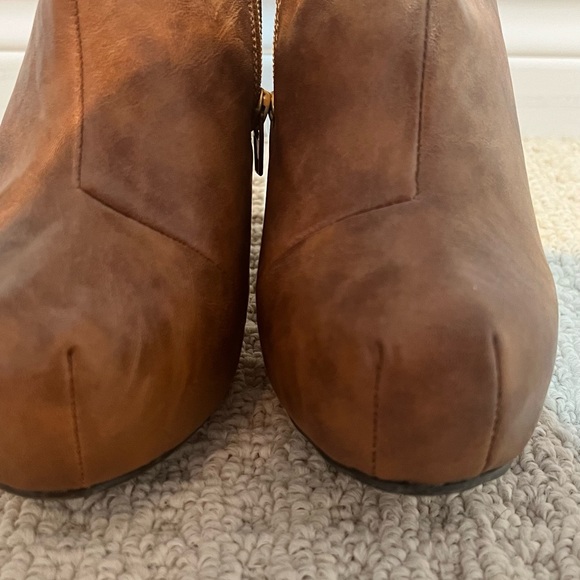 Beautiful Cognac Colour High Heeled Boot. - Picture 4 of 7